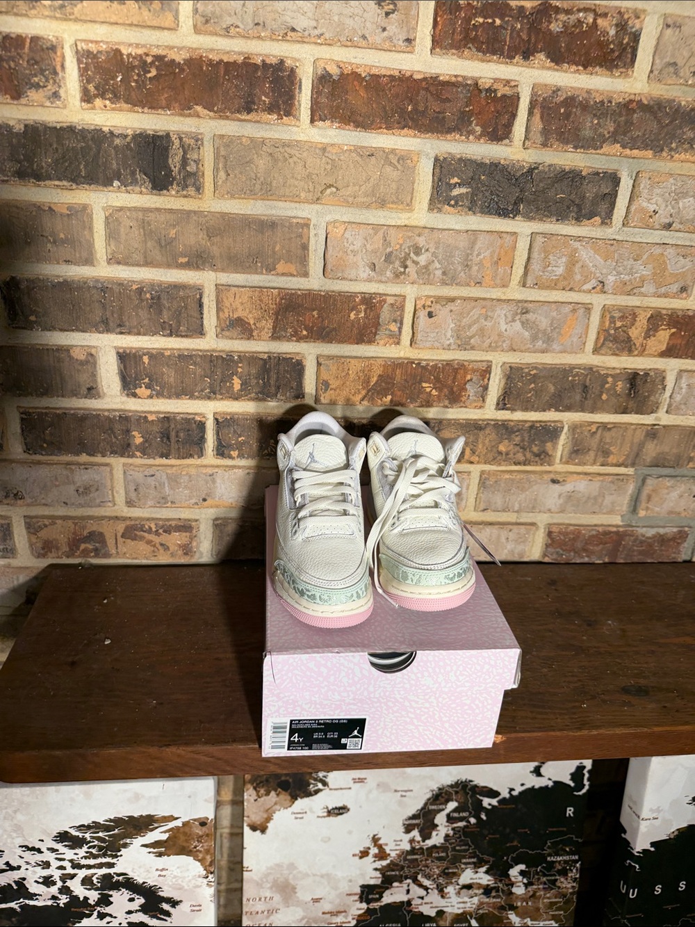 Jordan Kids Cream Sneakers with Pink Soles and Mint Trim